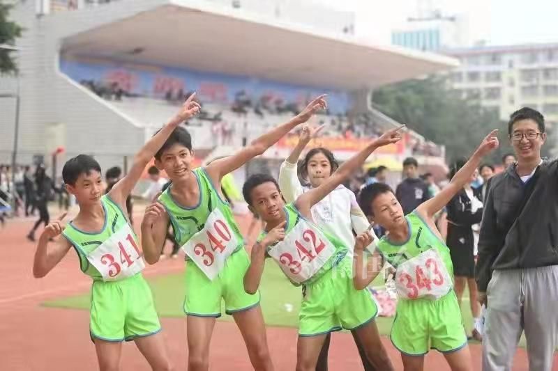 柳州田径运动会12岁中非混血男孩,12岁柳州混血儿跑步夺冠