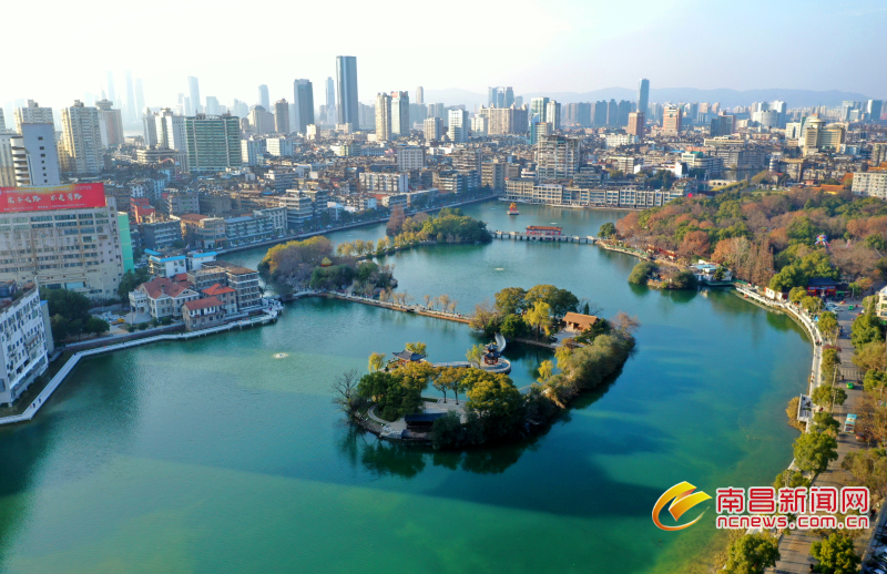 山绿水清生活美发展生态两相宜