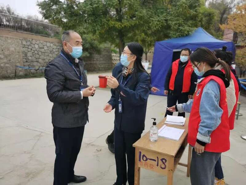 一群通勤车师傅变身大学“校园明星”