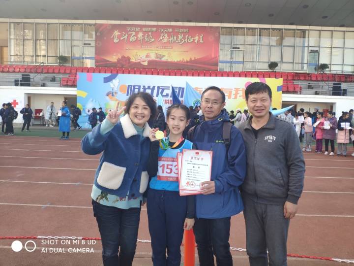 校园跑道只有60米长的东园小学，跑出了个拱墅区的短跑双冠王