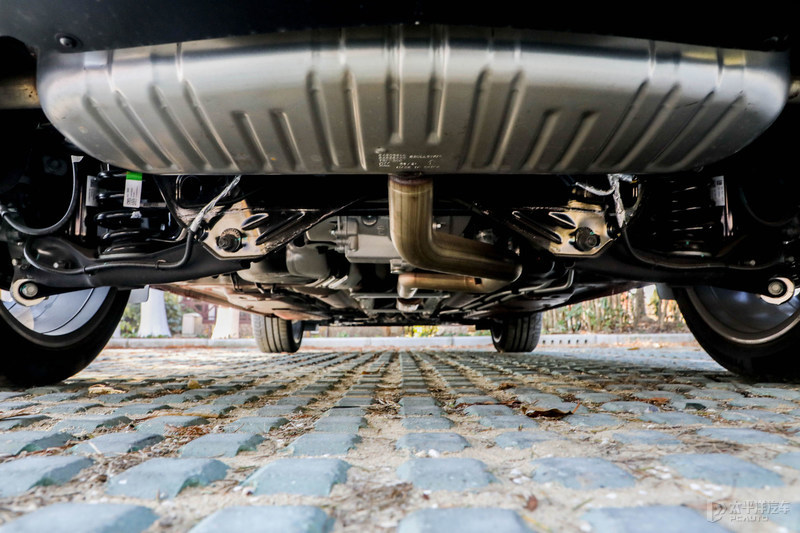 试驾23款凯迪拉克xt4豪华版,凯迪拉克xt4有48v可以省多少油