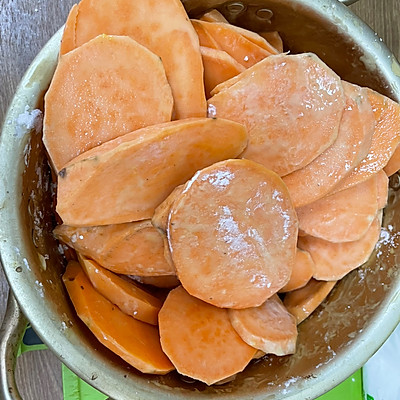 烤箱烤地瓜片怎么烤最好吃,烤地瓜片简单做法