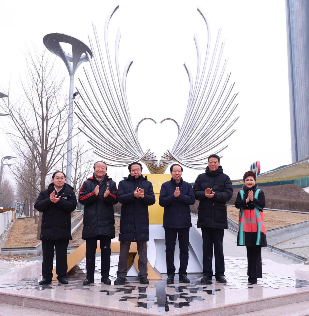 “祝福北京”大型景观雕塑落成