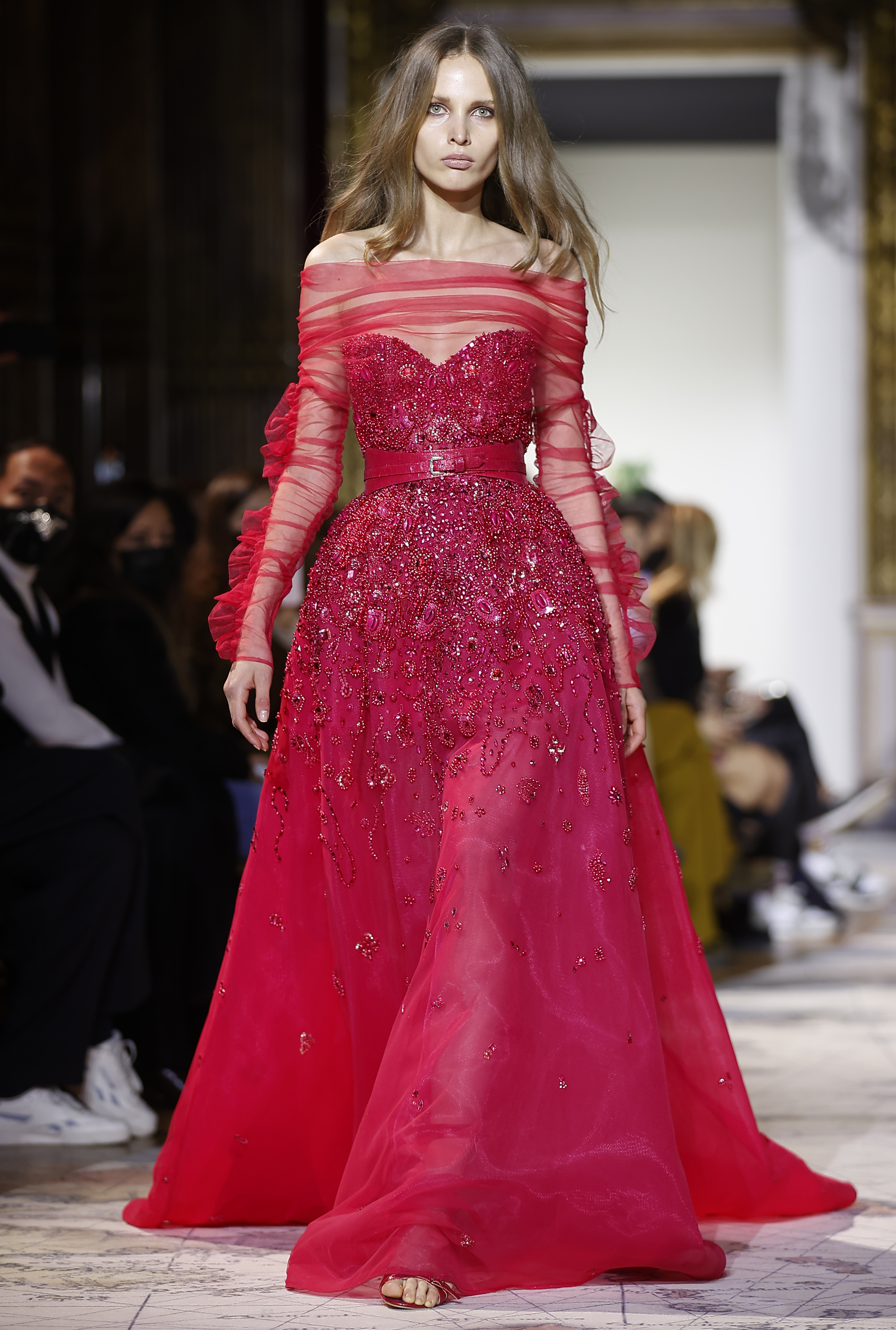 巴黎时装周jisoo服装全球首穿,巴黎高定时装周2024