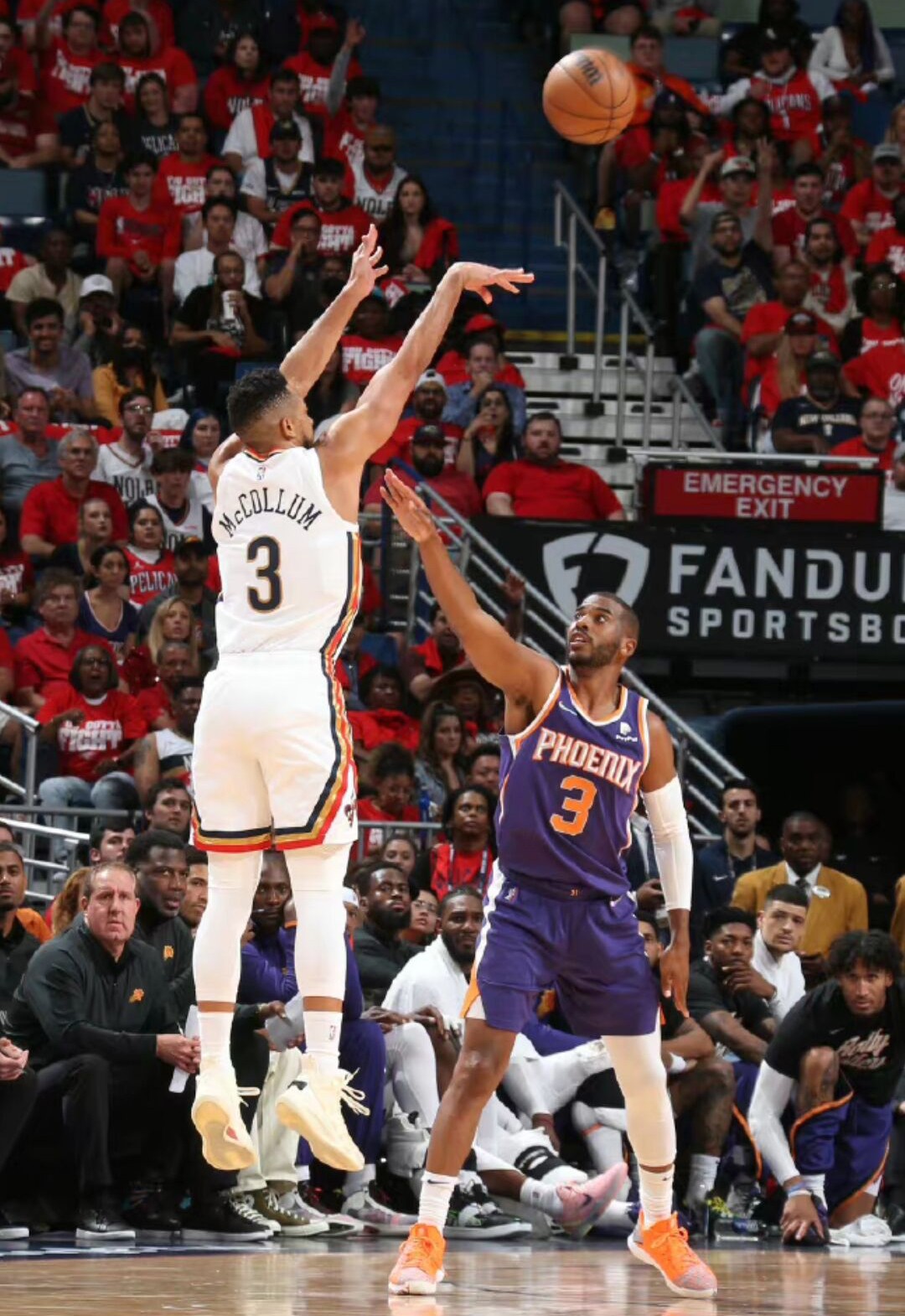 汤神上脚蓝色球鞋,汤神总决赛穿的鞋