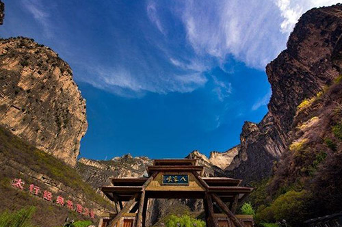 远山如黛近水含烟下一句,远山如黛近水含烟文案