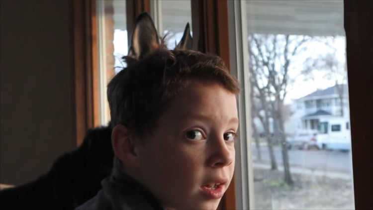 假笑男孩你真的快乐么,假笑男孩真实生活