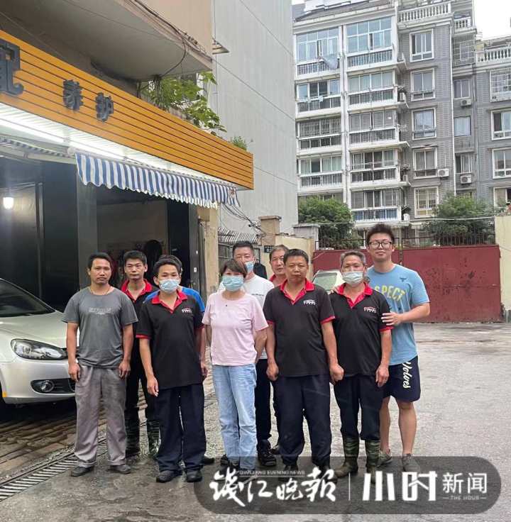 问企｜杭州开了23年的洗车行，疫情下生意少一大半，老板一位员工都没辞退，她靠什么撑