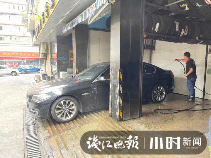 问企｜杭州开了23年的洗车行，疫情下生意少一大半，老板一位员工都没辞退，她靠什么撑