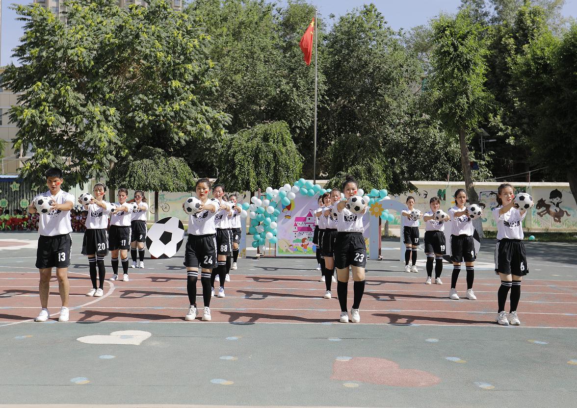 二小第六届文化节足球开幕式舞蹈,临汾市二幼足球嘉年华