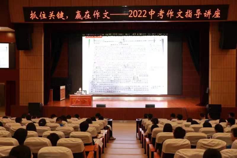 在郡外，有一种幸福叫做校长姐姐给我们讲作文