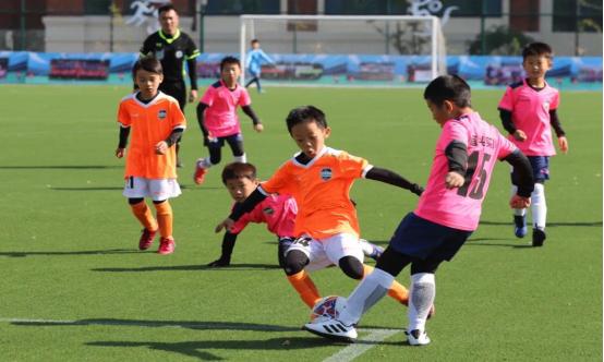 足球小子夺冠,江阴足球冠军小女孩