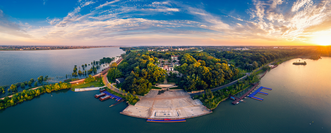 阔步新征程奋力开新局发言记录,稳步前行开新局扬帆再出发文章