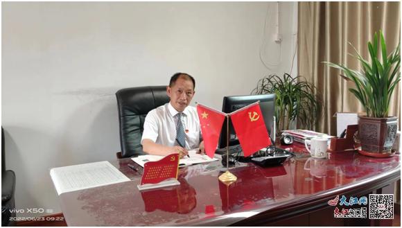 李荣春爱岗敬业的教育工作者（图）