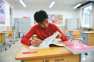 一个少年的足球梦,一名普通体育教师的篮球梦