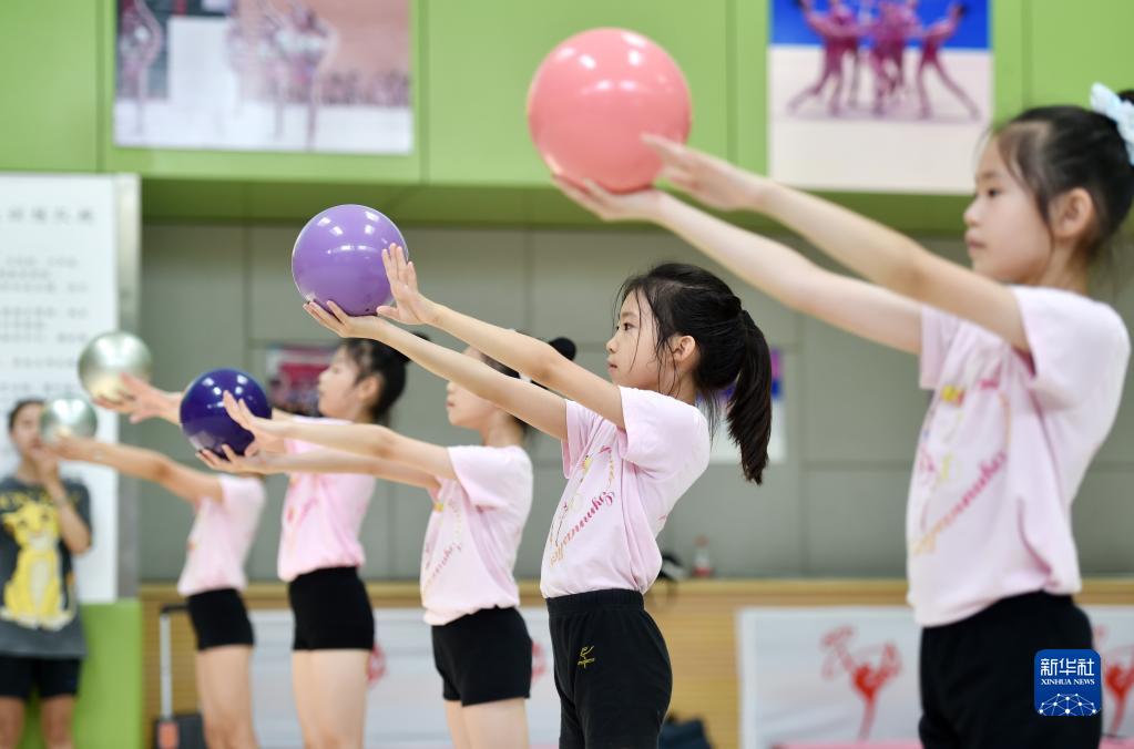 缤纷暑假主题绘画,缤纷暑假绘画简单漂亮