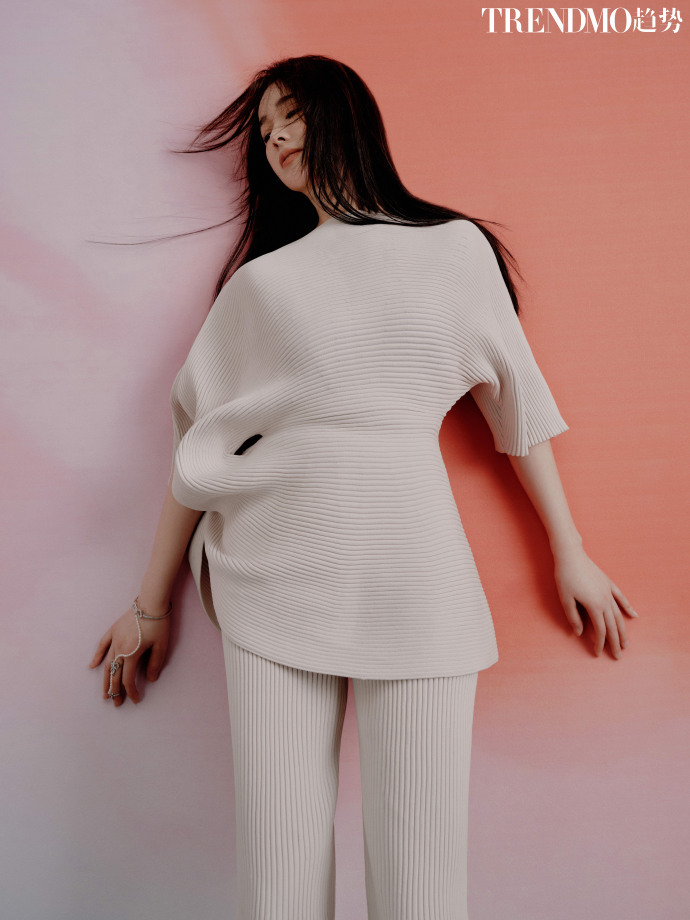 三宅一生设计乔布斯的衣服,乔布斯三宅一生定制毛衣多少钱