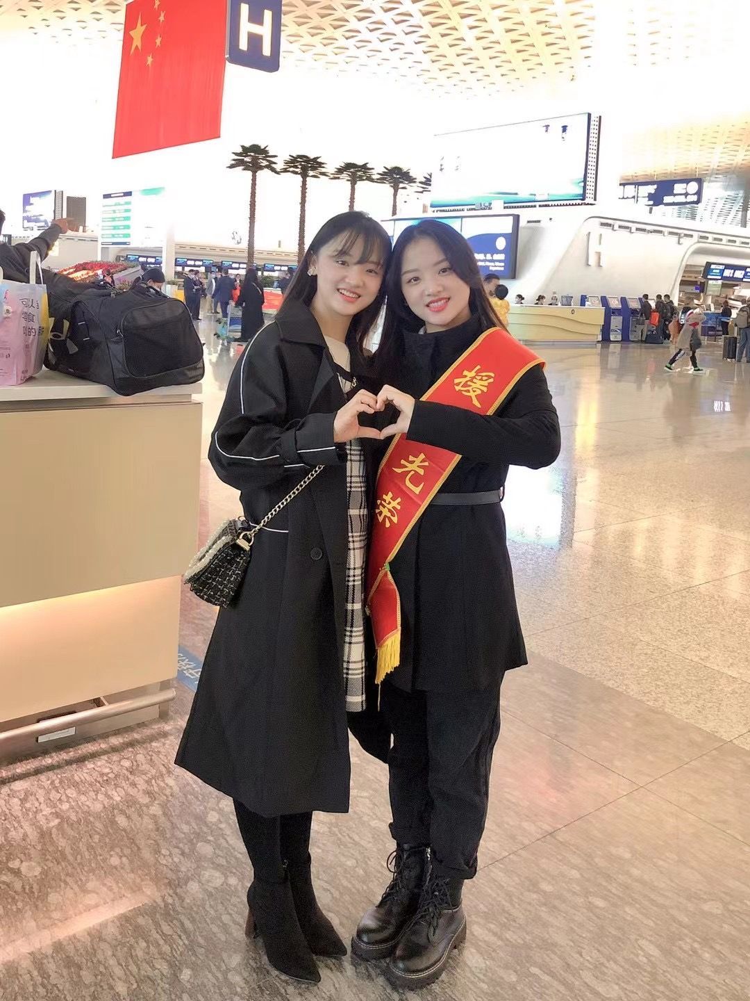 一个援疆一个留汉，双胞胎姐妹共逐教育梦