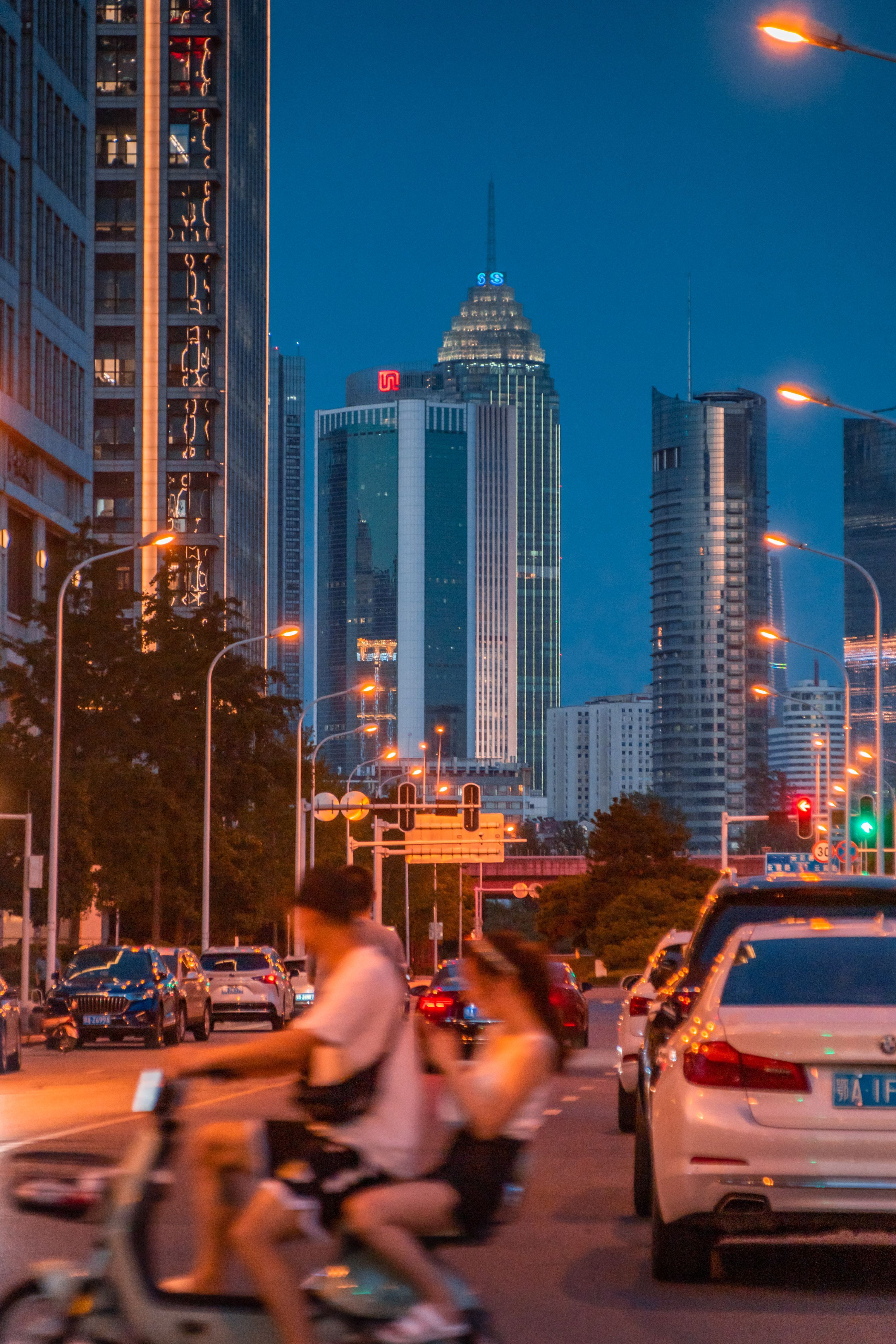 18:00后的武汉拍了拍你，5个关键词帮你解锁绝美夜景