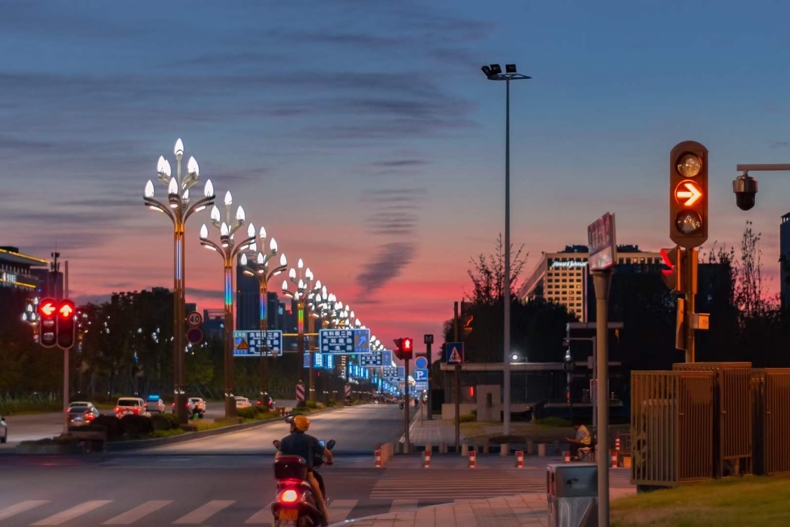 18:00后的武汉拍了拍你，5个关键词帮你解锁绝美夜景