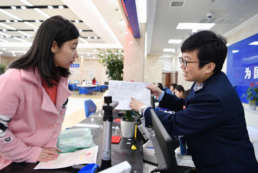 建设高素质人民公仆队伍,锻造新时代治国理政中坚力量——*党**的十九大以来公务员队伍建设工作综述