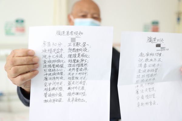 医护守护900小时救回重症患者,医护人员为患者健康保驾护航