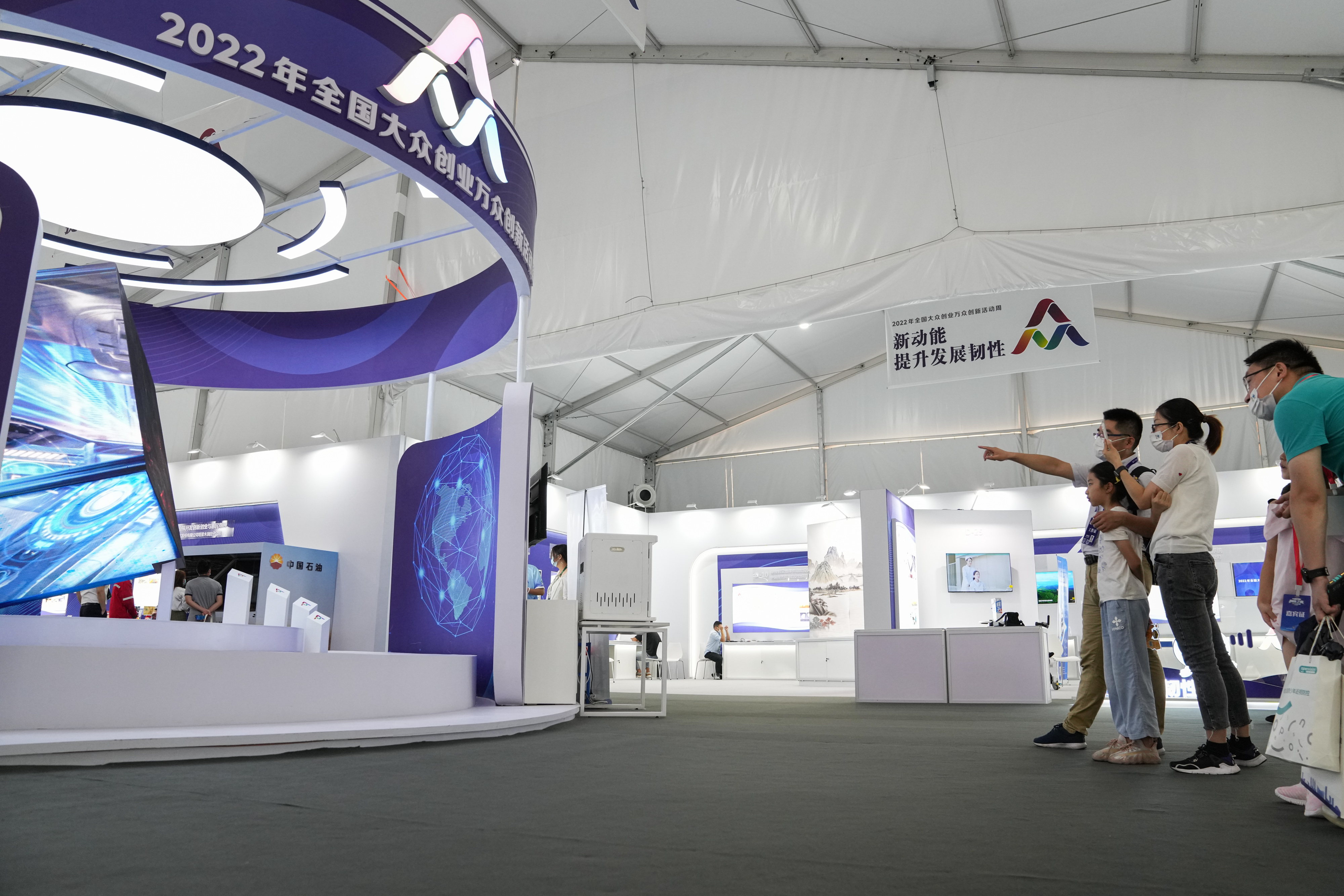 新农人回乡创业助力乡村振兴,返乡新农人站上乡村振兴c位