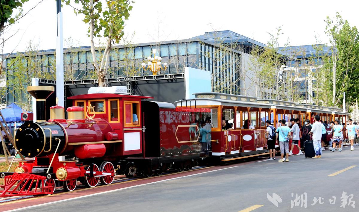 嘉鱼县官桥八组:为什么把大学办到家门口