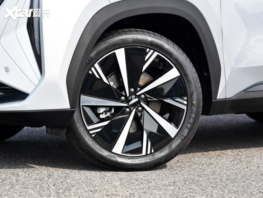 吉利卷王,吉利博越百万款试驾视频