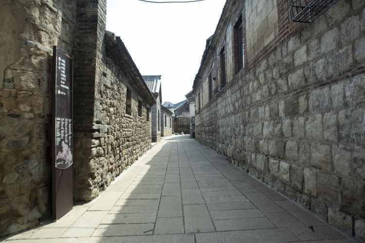 颜神古镇多少年了 (老颜神古街和颜神古镇相隔远吗)