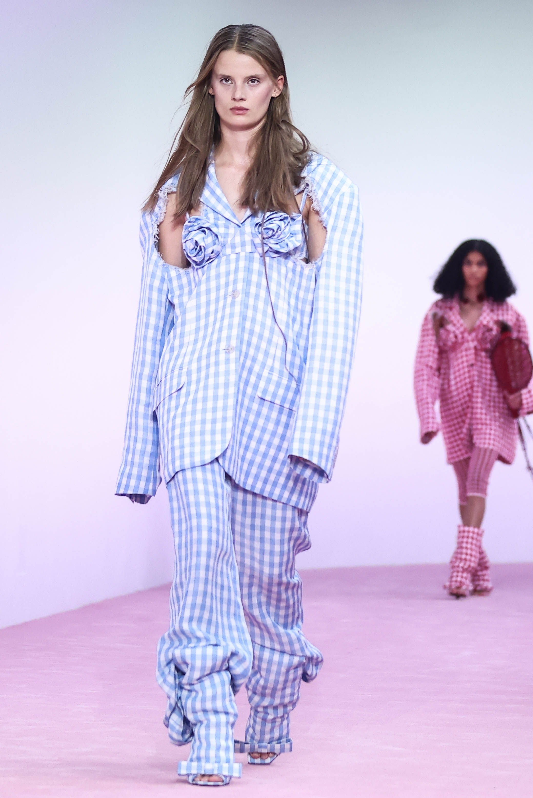 巴黎时装周ninaricci品牌时装秀,巴黎时装秀acne2023秋冬