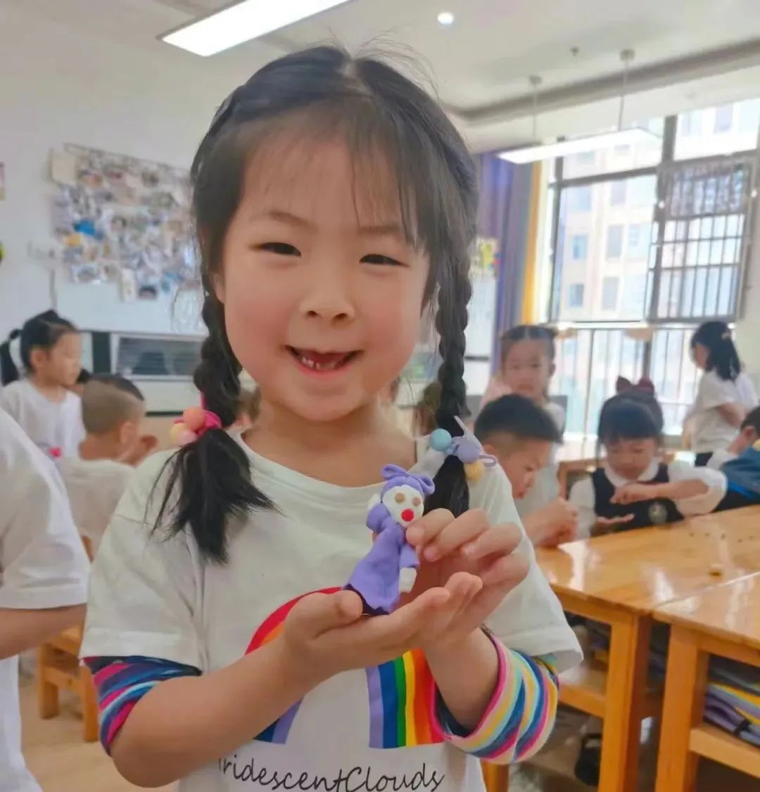 点赞他们在危急时刻挺身而出,点赞他们在烈日下的坚守