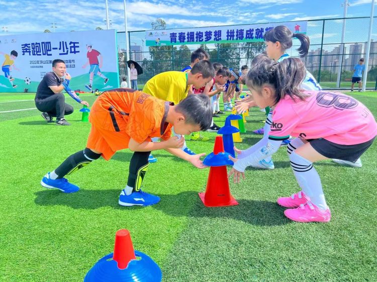 奔跑吧少年公益项目,奔跑吧青少年足球现场直播