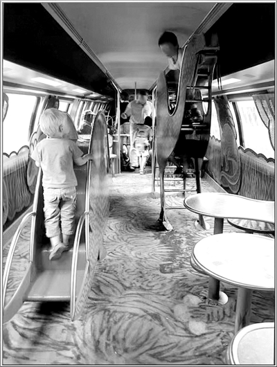 公共场合有吵闹不止的孩子怎么办？这是个世界性难题