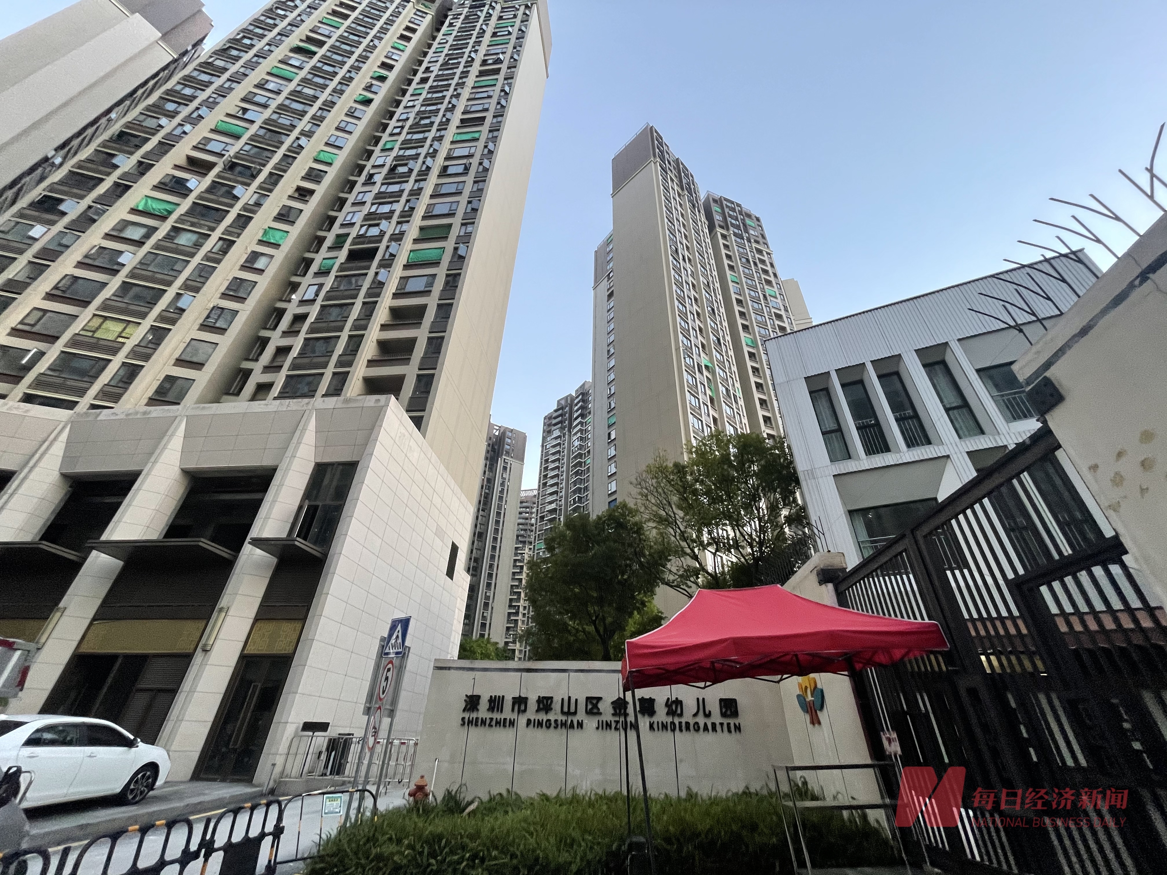 区域楼盘观察|深圳东部楼盘年底“抢收”：有的“地板价”吸客，有的卖出区域最高价“求少赔”