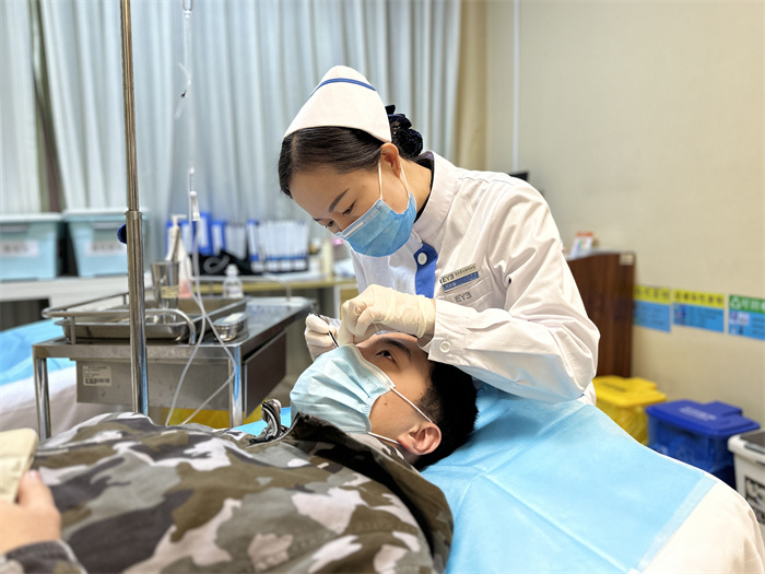 看球一时爽，眼睛很受伤！爱尔专家提醒球迷朋友：谨防干眼找上门