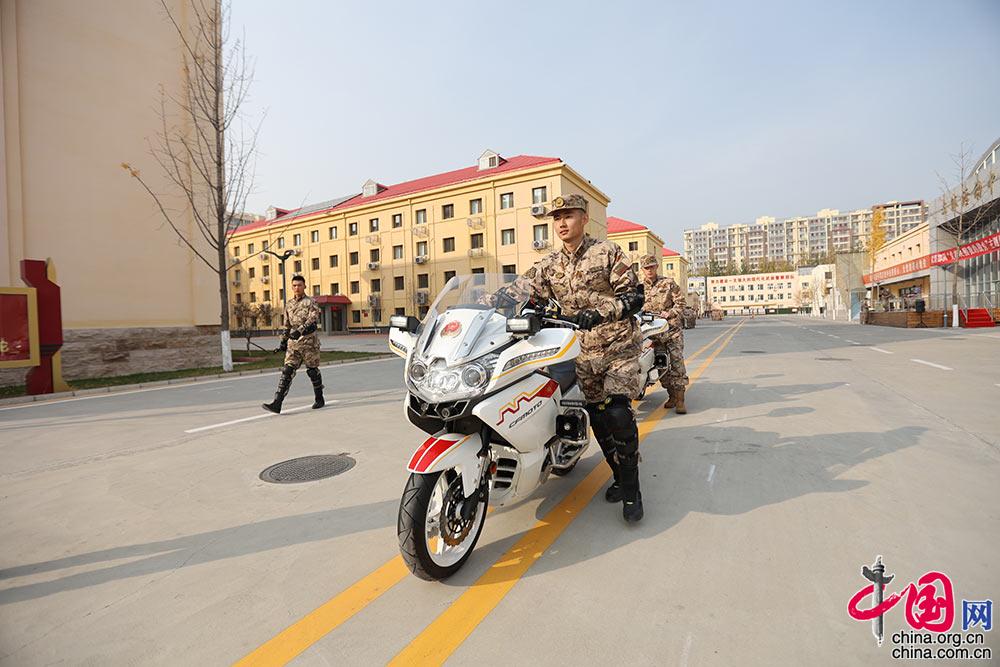 走进*警武**国宾护卫队体验“中华第一骑”骑手养成记