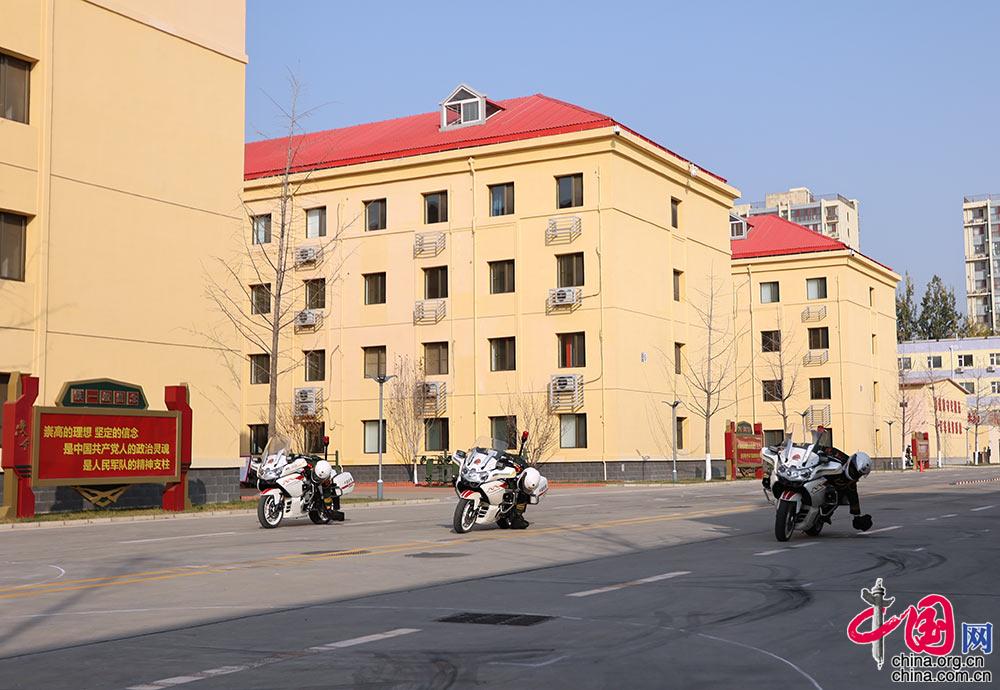 走进*警武**国宾护卫队体验“中华第一骑”骑手养成记