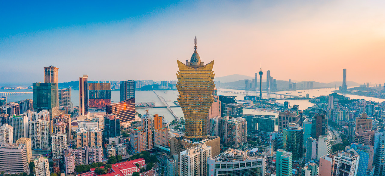 澳门口岸大量客流涌入,来了澳门一定要买手信不枉来一回