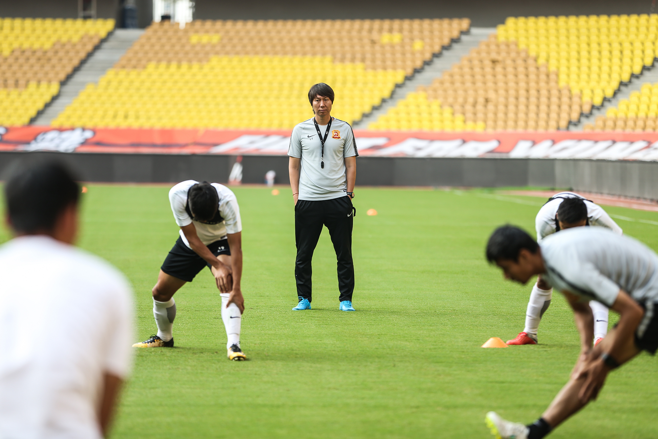 球星李铁“跌倒”的半个月:沈阳8号公园拆除李铁标识,五里河雕像消失