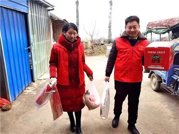 志愿服务统一穿红马甲,志愿者红马甲行动