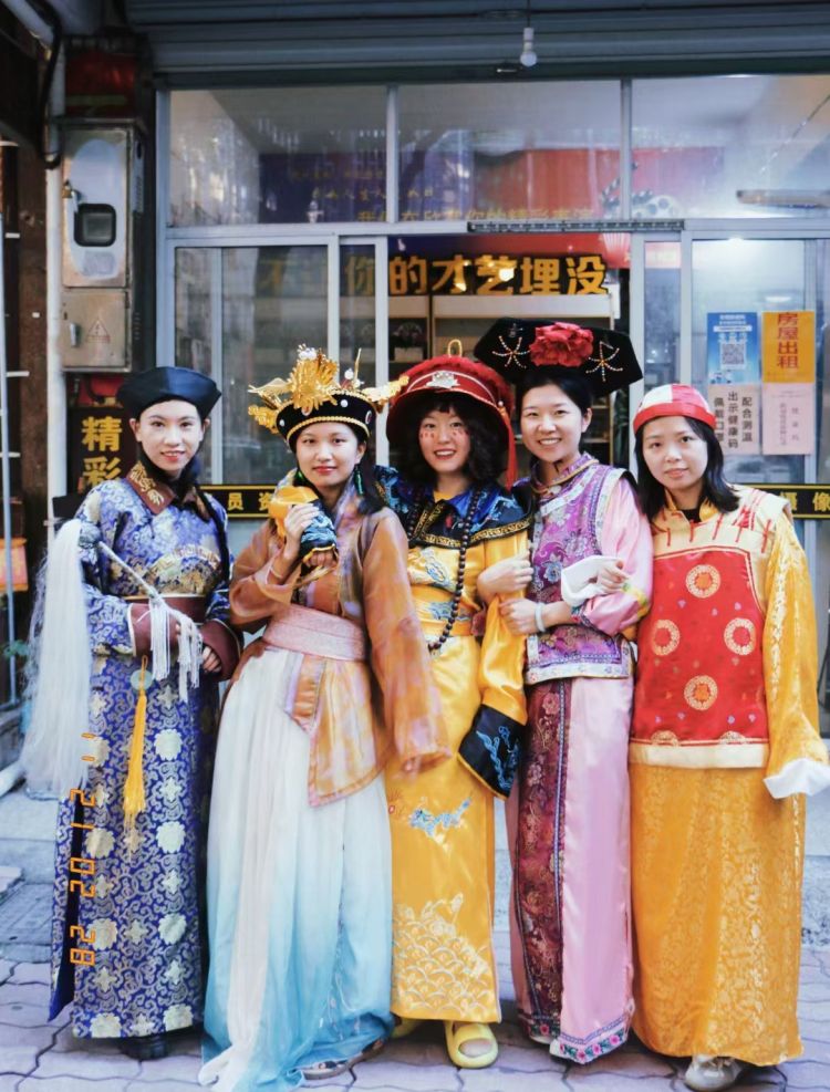 同事离职日子很好,同事辞职了活越来越多