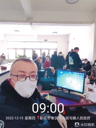 同事相继发烧病倒他成为最后的“坚守者”