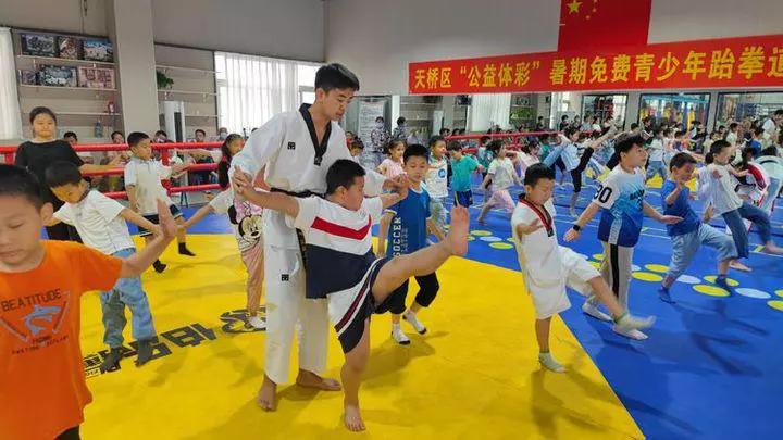 奋楫扬帆启新程砥砺前行正当时,奋楫新征程