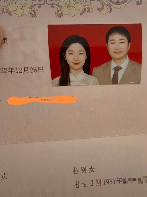 男女三亚相亲遇疫情同居13天4个月后领证当事人：我们没洗头洗澡就去领证但很开心