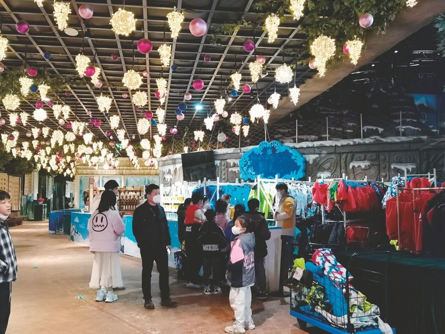 滑雪游乐场“易主”，顾客年卡未到期不能用，客服表示联系不上原运营商