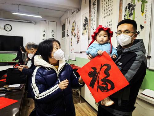 新春走基层定制生产引来八方订单,新春走基层小村网店年货卖得火