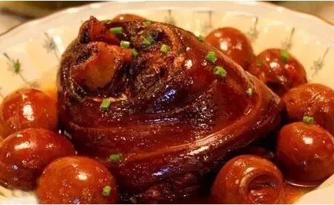 特色年夜饭畅销餐桌上的年味浓,一桌年夜饭成为游子们家的味道