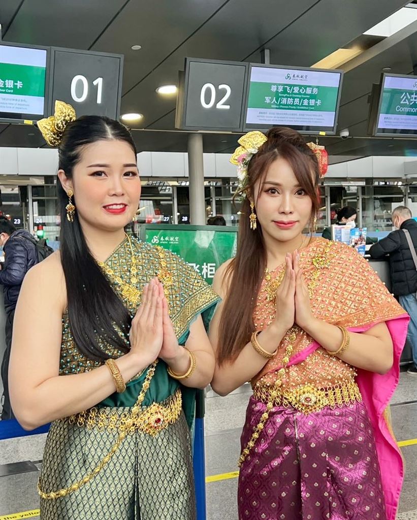 直击出境游试点恢复首日:多个首发团从上海启程游客、导游都充满期待