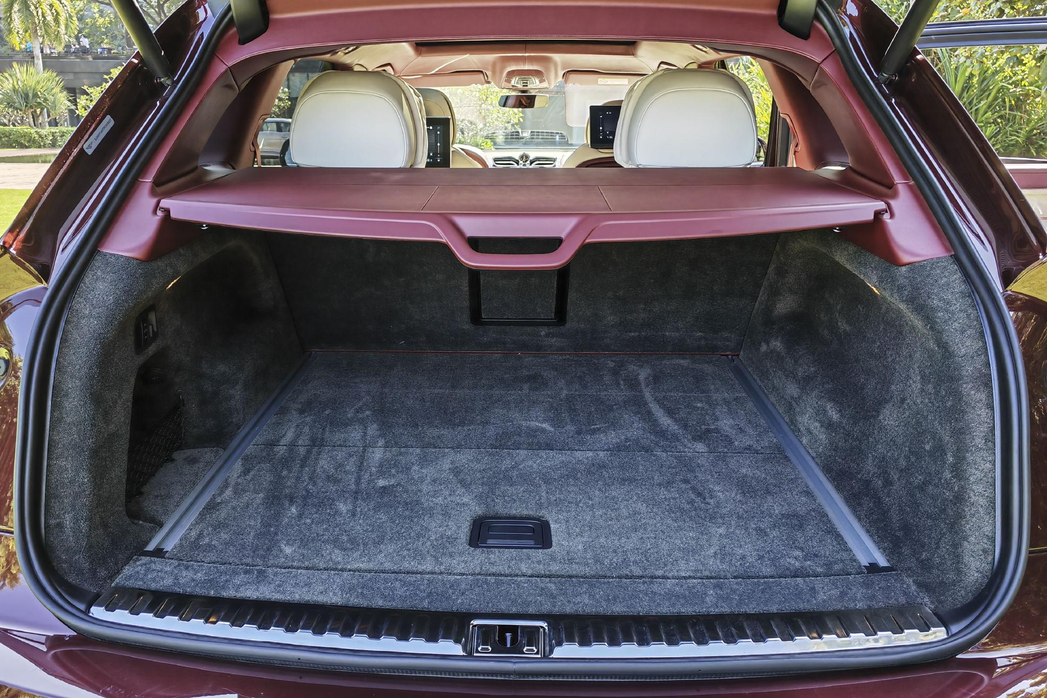 宾利添越bentaygaspeed,2023款宾利添越4.0黑武士落地价